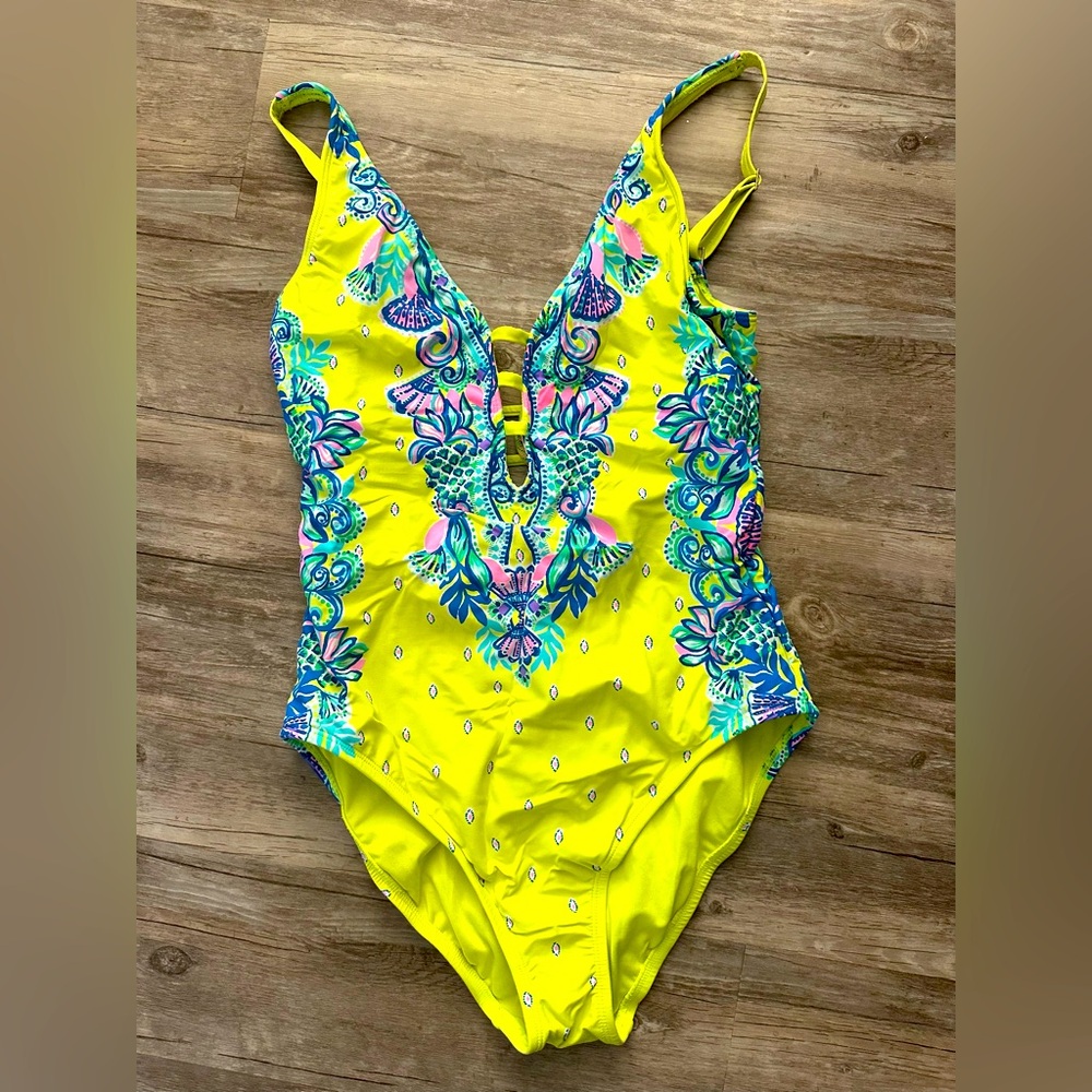 COPY - Size 8 Lilly Pulitzer swimsuit!  HTF 🦄